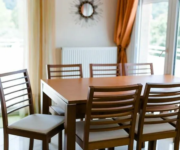 Polina * 斯卡拉伯塔麦斯